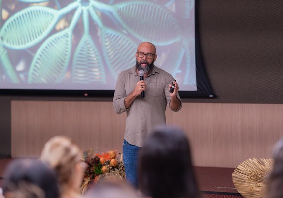 Designers compartilham experiências sobre artesanato e desenvolvimento local