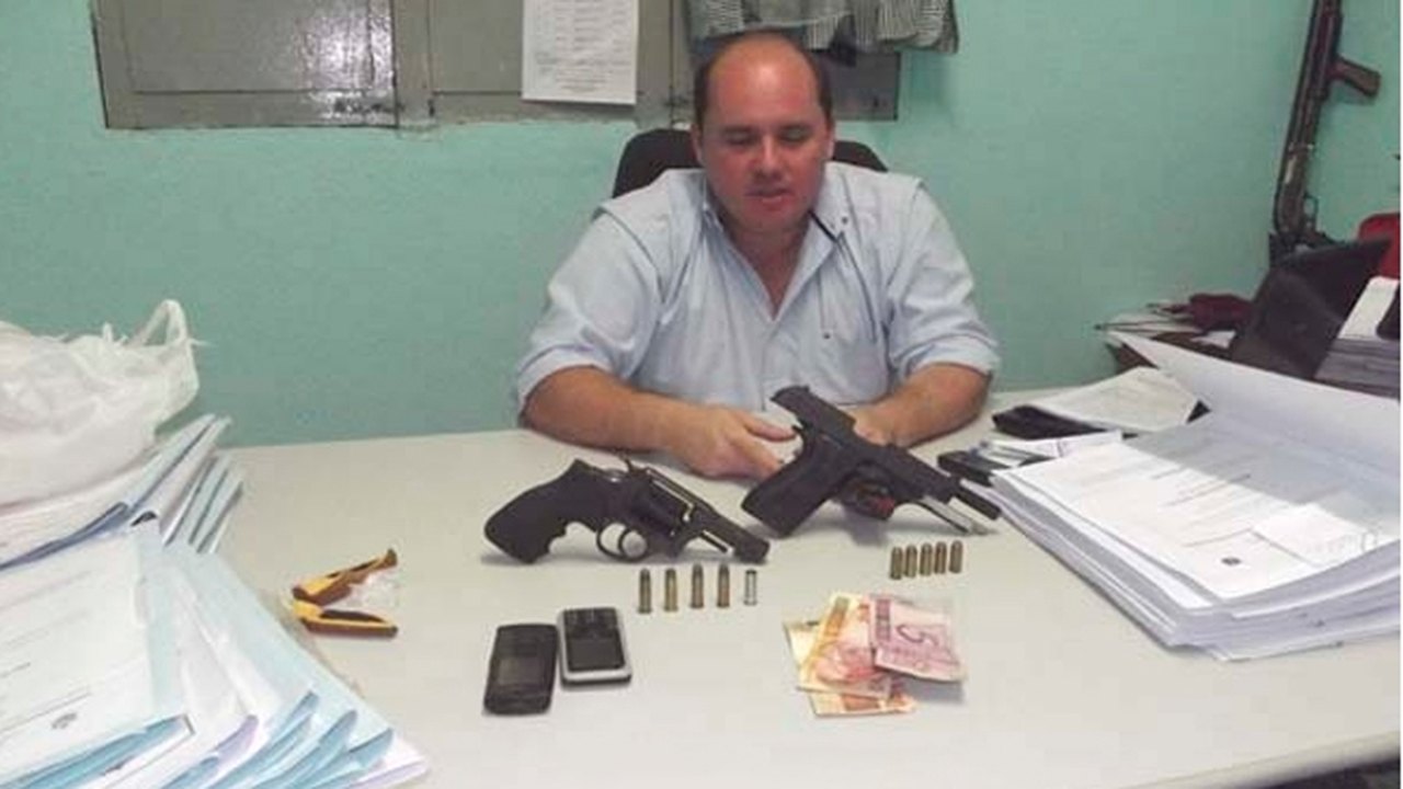 PC apreende menores, armas, dinheiro e drogas em Murici