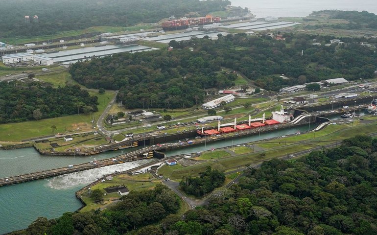 Panamá nega reivindicação dos EUA de direitos de travessia de canal