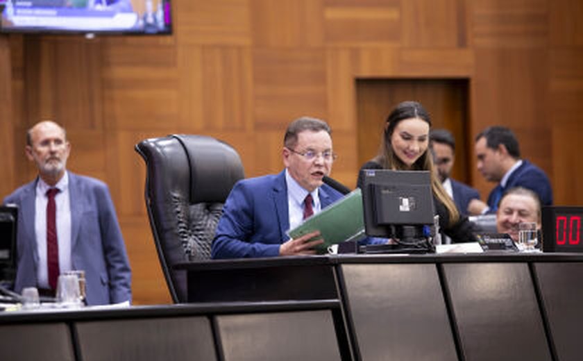 Presidente da Assembleia Legislativa de MT empurra colega durante discussão em sessão da Casa