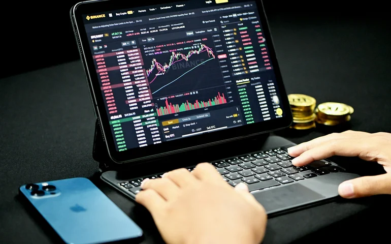 Brasileiros ampliam presença em mercado criptomoedas, mas medo ainda limita investimentos