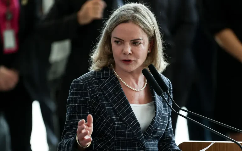 Gleisi Hoffmann destaca avanço em recuo de Derrite no Projeto Antifacção