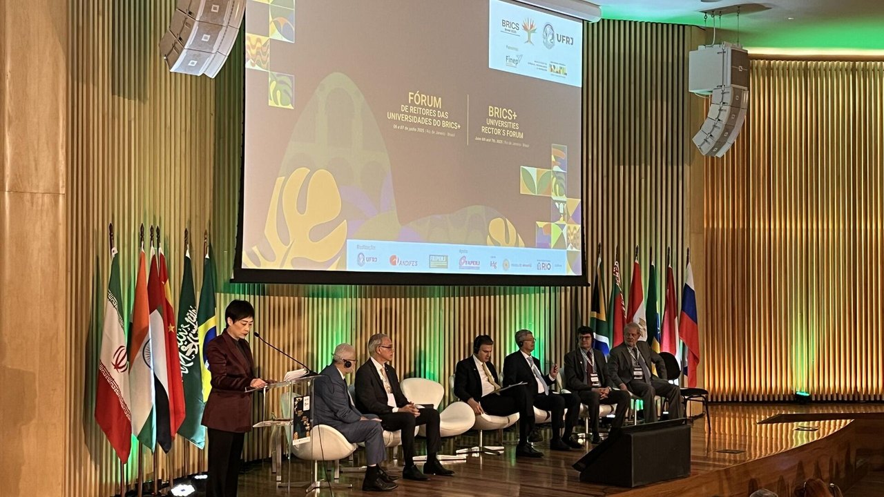 Não cabe nos subordinarmos ao que é produzido em poucos países, diz reitor da UFRJ em Fórum do BRICS