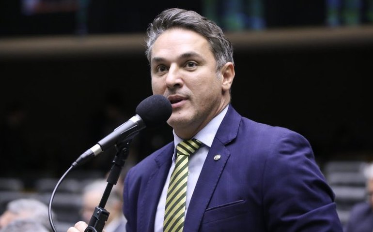 Zucco diz que há acordo com Motta para pautar urgência da anistia na quarta-feira