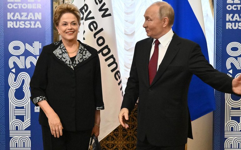 Putin quer manter Dilma no banco do BRICS por ela enfrentar briga pela desdolarização, diz analista