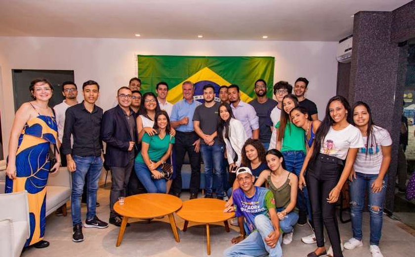 Collor defende política para inserção da juventude no mercado de trabalho