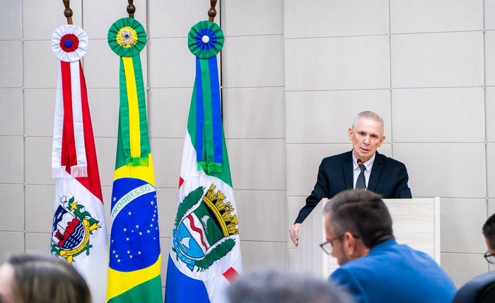 Pastor João Luiz toma posse como vereador durante sessão na Câmara Municipal de Maceió