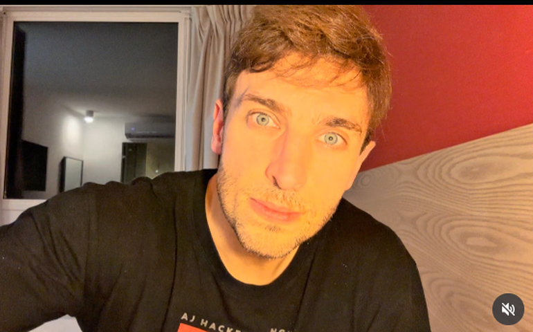 Justiça condena comediante Léo Lins a oito anos de reclusão por intolerância contra minorias