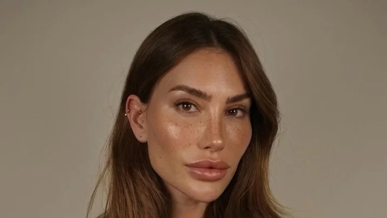 Romana Novais surpreende seguidores ao expor exagero em montagem sobre harmonização facial