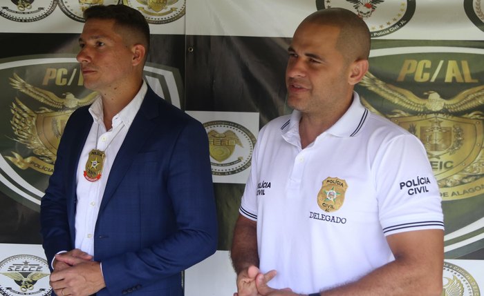 Os delegados Igor Diego Vilela e Sidney Tenório, da Deic, compõem a comissão que investiga o caso