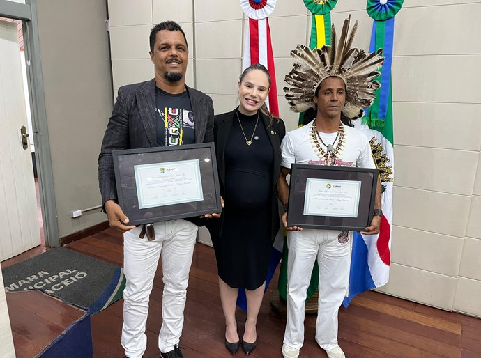 Câmara valoriza a arte da capoeira ao entregar comenda aos mestres Muruim e Tapurumã