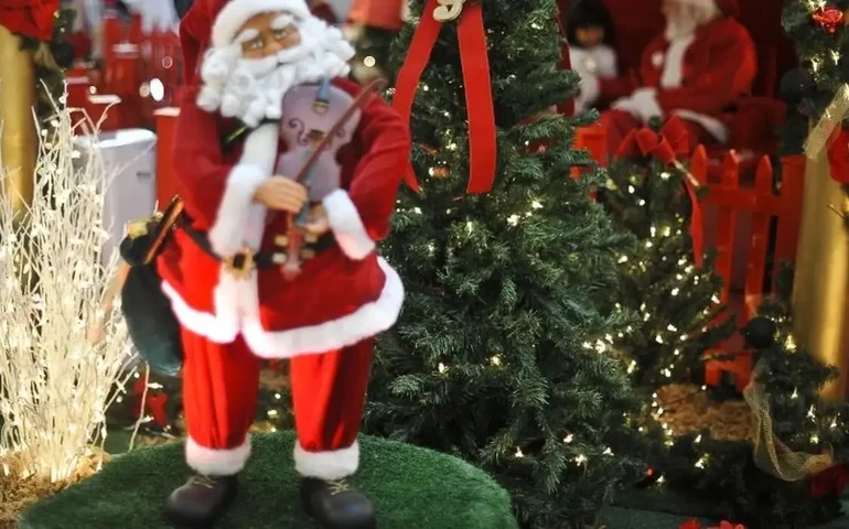 Quase metade dos brasileiros pretende comprar presentes no Natal, diz pesquisa da ACSP