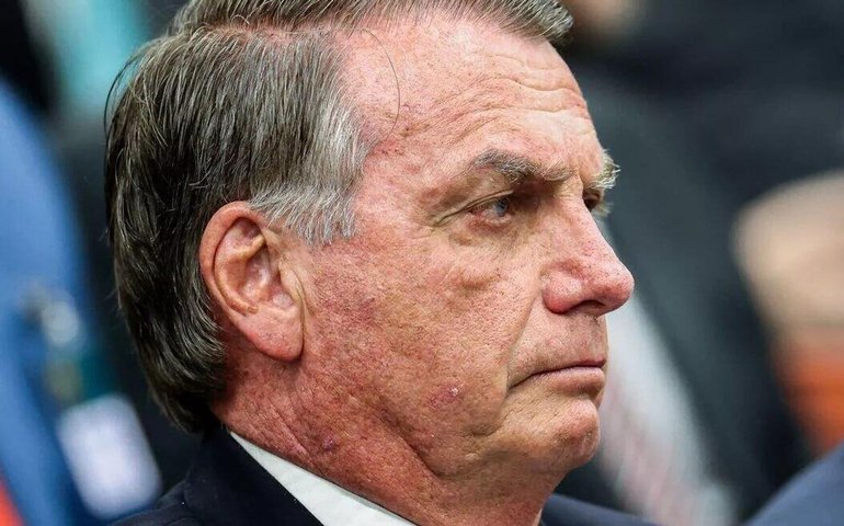 Saiba quais eram os conteúdos do pen drive encontrado no banheiro da casa de Bolsonaro