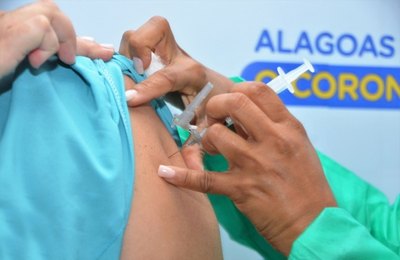 1.300.550 doses das vacinas contra a Covid-19 foram aplicadas em Alagoas nessa sexta (25)