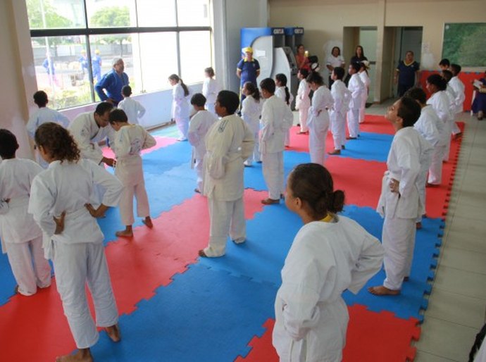 Alunos de judô fazem apresentação no Centro Administrativo de Arapiraca