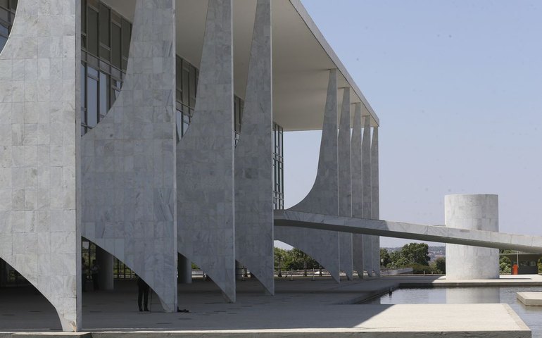 Leis que autorizam doação de material militar ao Paraguai e Uruguai são sancionadas