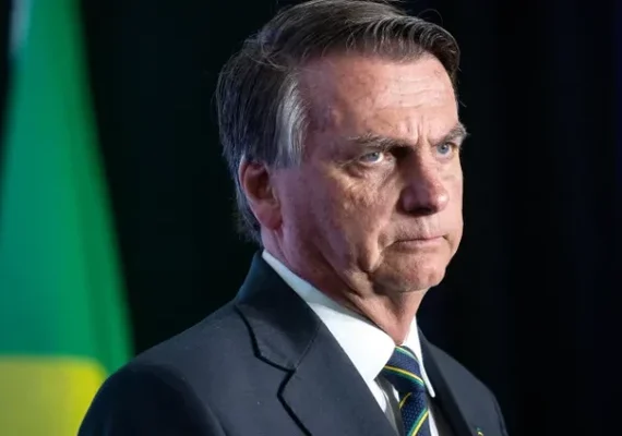 Bolsonaro usa decisão do TCU sobre relógio de Lula para tentar enterrar inquérito das joias