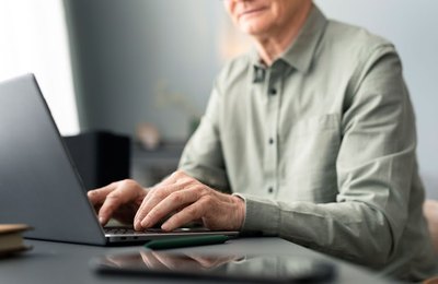 Prorrogada consulta pública para construção de guia sobre competências digitais da pessoa idosa até 23 de junho