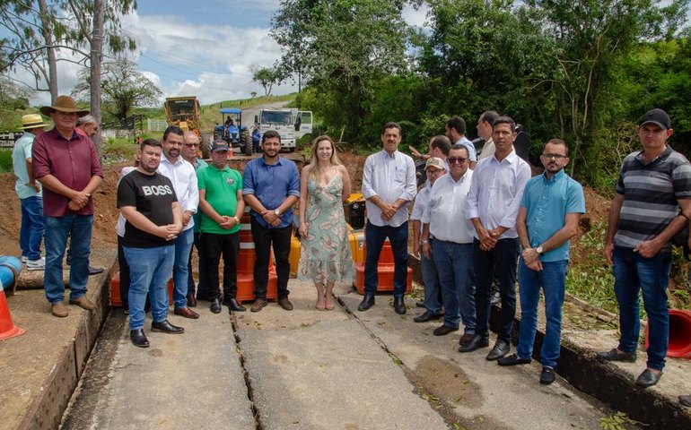 Prefeito Marlan inspeciona início dos trabalhos da recuperação da ponte de acesso a Limoeiro de Anadia