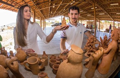 Primeira-dama visita polo de produção artesanal em União dos Palmares
