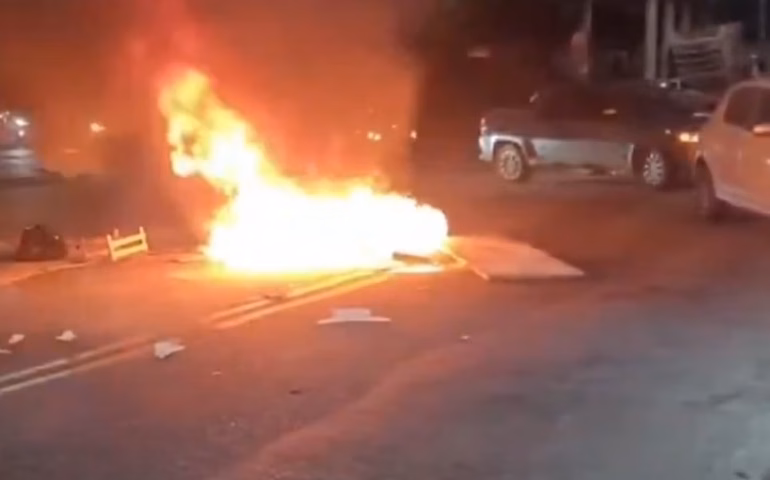 Equipe da Band é atacada durante cobertura ao vivo de protesto em Paraisópolis; assista