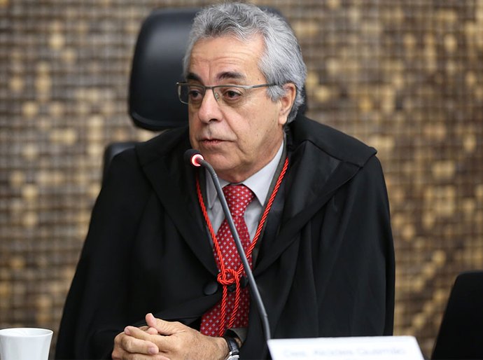 Plano de saúde deve internar paciente no prazo de carência, decide TJ/AL