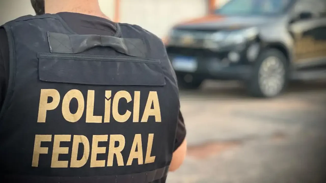 PF encontra dinheiro em mala durante ação contra fraudes em aposentadorias do INSS