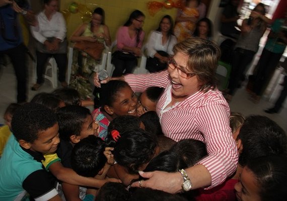 Arapiraca: Célia entrega oito brinquedotecas para crianças do Cras