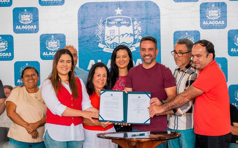 Na Expobacia Leiteira, Paulo Dantas lança programa e assina termo de fomento ao cooperativismo alagoano