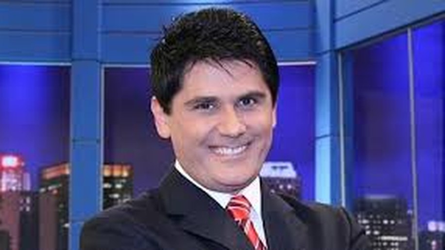 César Filho renova contrato com a Record TV