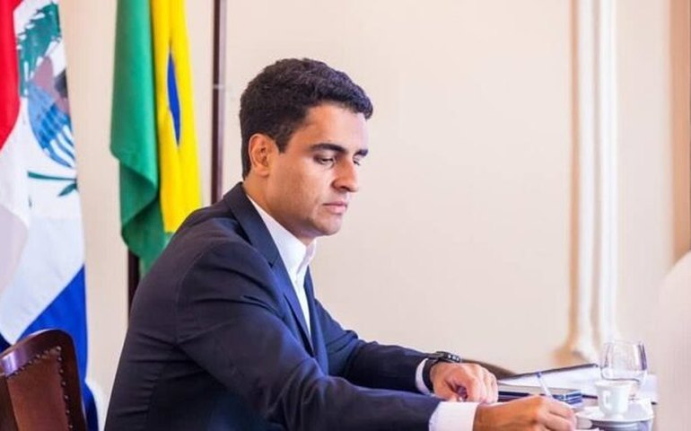 Acusado de calote a forrozeiros, JHC contrata artistas para Verão Massayó gerando despesas milionárias com cachês