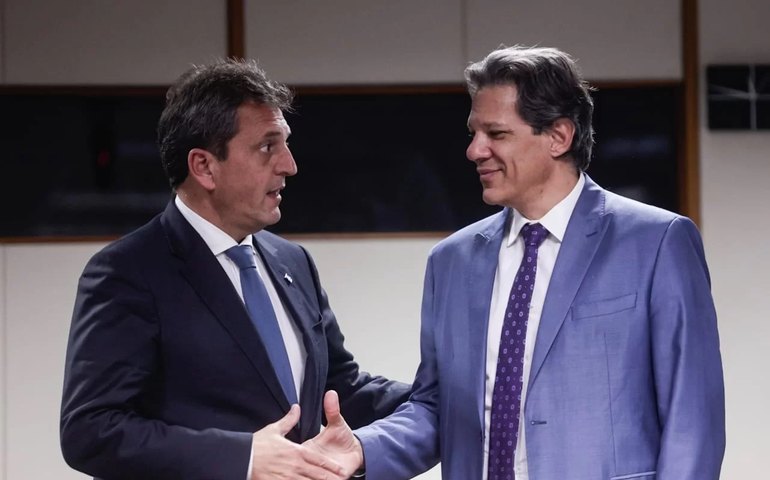 Brasil costura garantia de US$ 600 milhões a exportações para a Argentina via banco multilareal