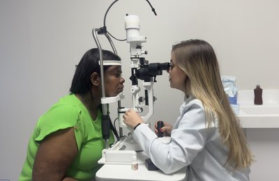 Cuidados com os olhos no verão: oftalmologista do HMA alerta para riscos e dá dicas de proteção