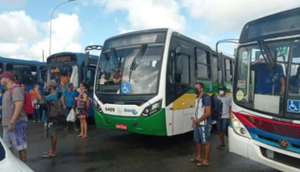 Protesto no Terminal da Rodoviária Nova em Aracaju provoca paralisação temporária de ônibus e congestionamento