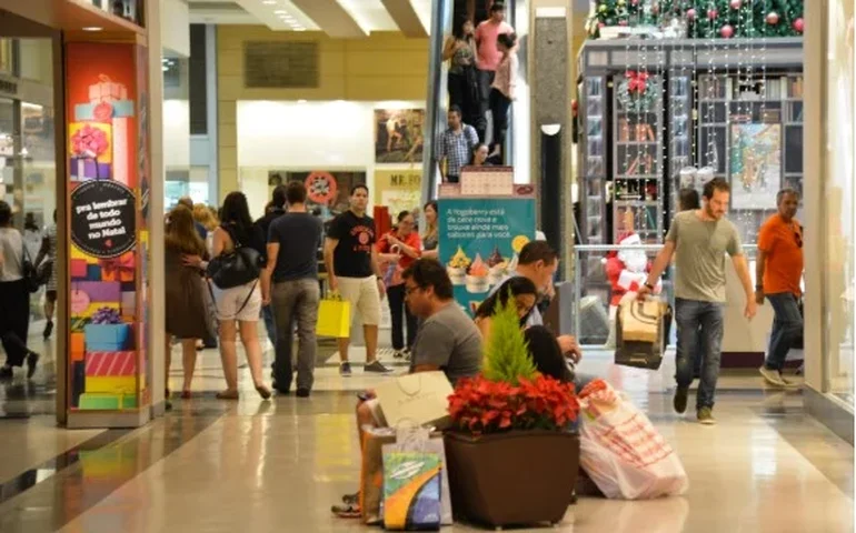 Por que os shoppings brasileiros devem se preocupar com a venda da Warner