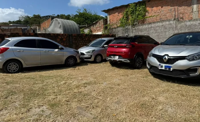 Carro foi apreendido durante operação