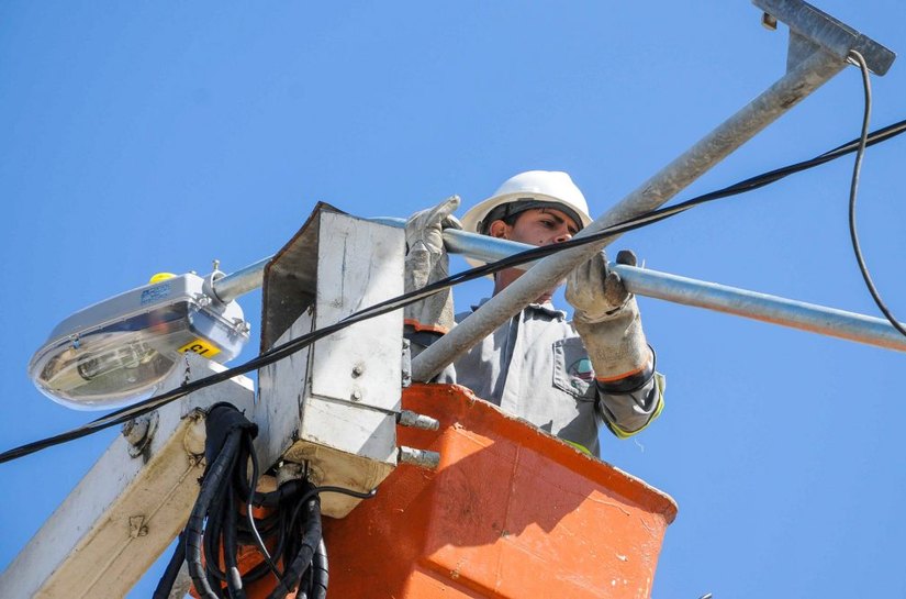 Disque Luz: serviço está disponível por telefone e pela internet
