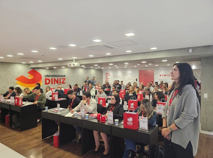 Universidade Diniz já formou mais de 4 mil profissionais do setor óptico no Brasil