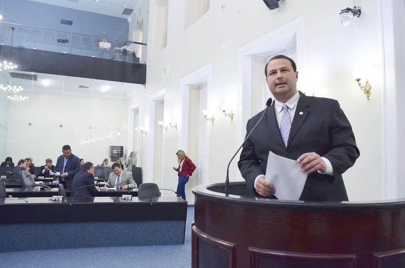 Deputado Dudu Hollanda comemora aprovação da PEC da Vaquejada