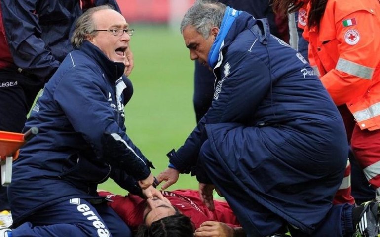 Jogo do Campeonato Italiano é adiado após diretor de clube ser levado com urgência para o hospital