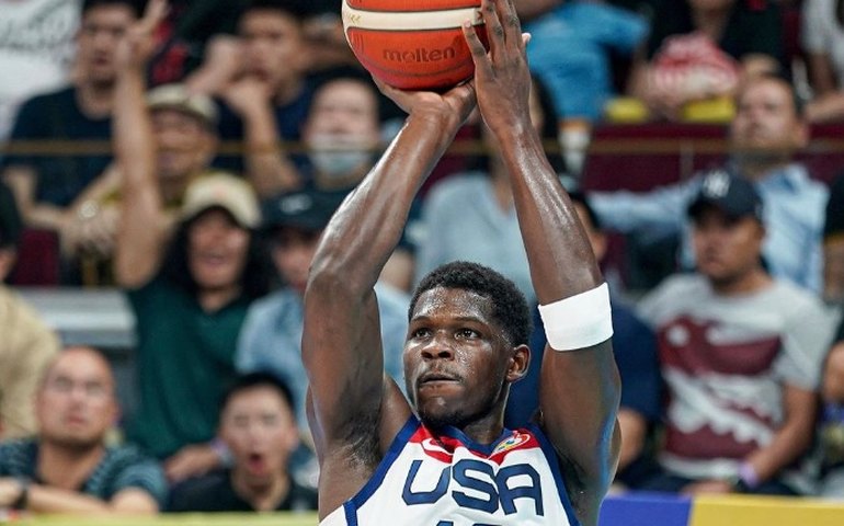 Declaração de campeão mundial de atletismo viraliza após derrota dos Estados Unidos no basquete