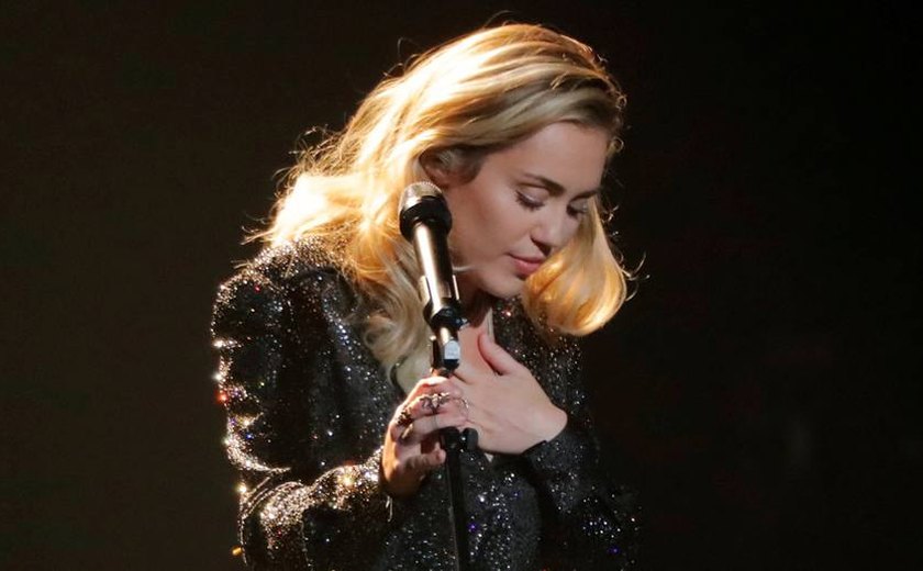 Cantor pede quase R$ 1 bilhão a Miley Cyrus por suposto plágio