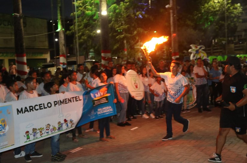 Desfile pelas ruas de Palmeira dos Índios marca abertura dos Jogos Escolares Municipais