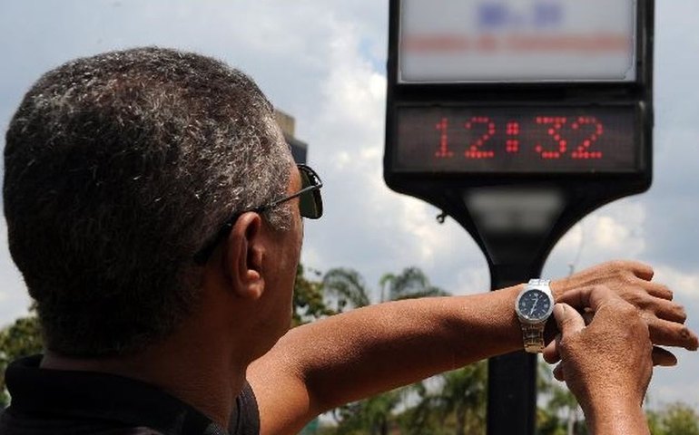 Medidas para reservatórios dispensaram a volta do horário de verão em 2024, diz ministério
