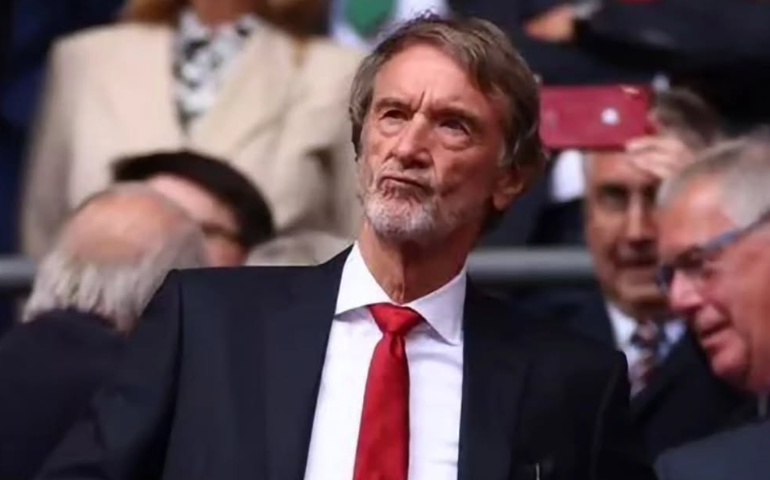 Dono de 25% do United critica gestão passada do Manchester United e cita Antony e Casemiro