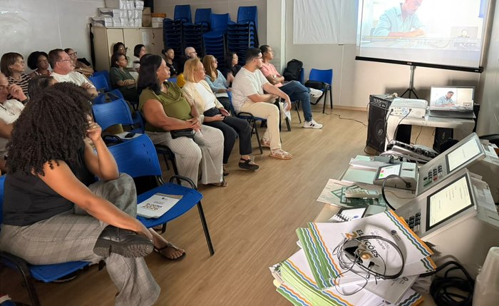 Mesários durante capacitação