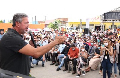 Arthur Lira e ministro entregam 600 casas do Programa Casa Verde Amarela no Pilar