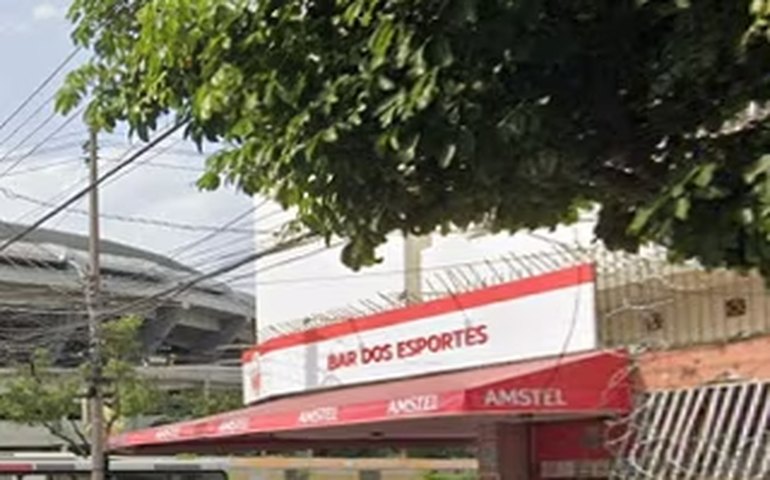 Um homem é morto a tiros e outro fica ferido em briga de bar próximo ao estádio do Maracanã
