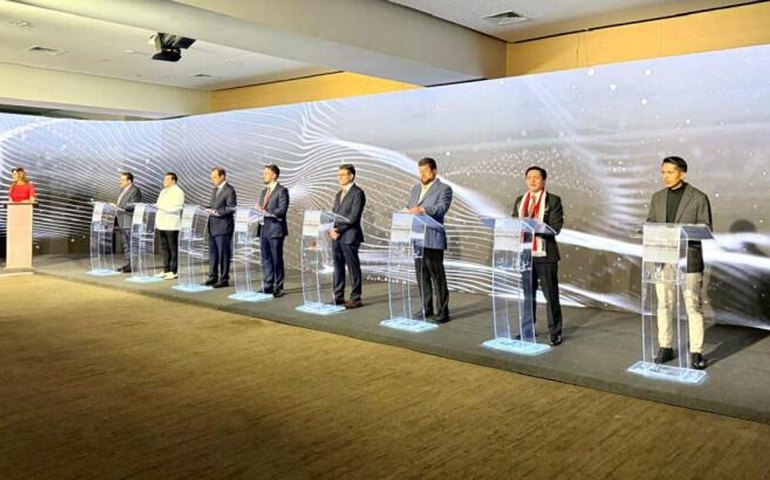 'Um gol da democracia': candidatos à presidência da Bolívia debatem pela 1ª vez