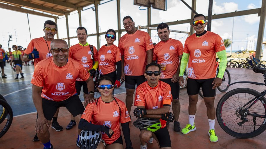 Ciclistas pedalam 13 km em Maceió em alusão ao Dia Mundial Sem Carro